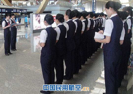 东航云南公司全员在岗保障民航旅客双节出行