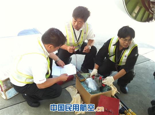 记东航朱刚班组出色完成“中秋、国庆”长假保障