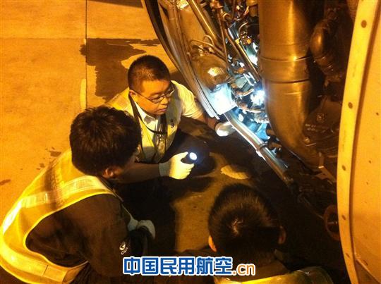 记东航朱刚班组出色完成“中秋、国庆”长假保障