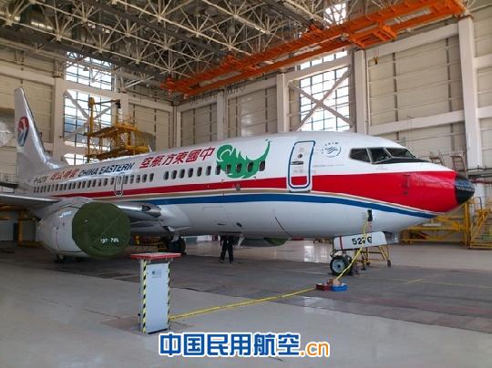 东航昆明维修基地完成B-5276孔雀标志喷涂 东航昆明维修基地完成B-5276孔雀标志喷涂