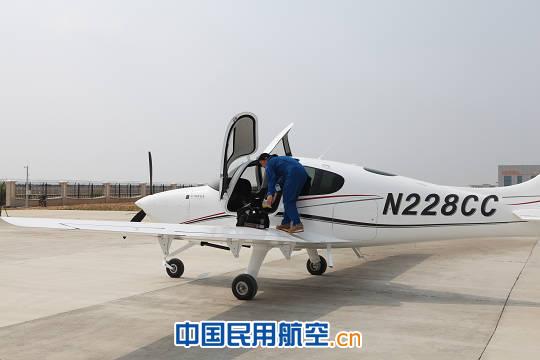 中航工业通飞首批三架西锐飞机首飞成功