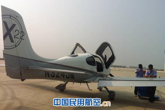 中航工业通飞首批三架西锐飞机首飞成功