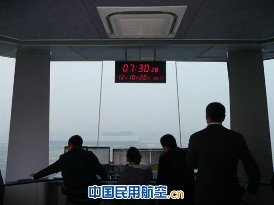 西北空管1 西北空管局顺利完成双跑道混合运行试飞工作