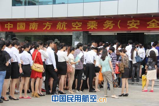 南航粤东招聘空姐空少 500多帅哥靓女云集