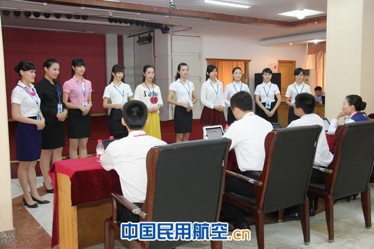 南航粤东招聘空姐空少 500多帅哥靓女云集