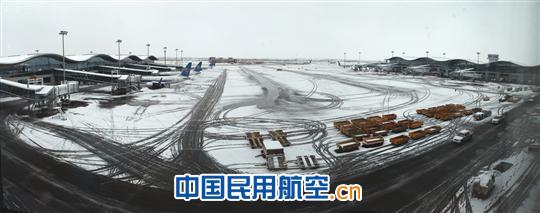 乌鲁木齐迎今冬首场雪  南航全力保证航班运行