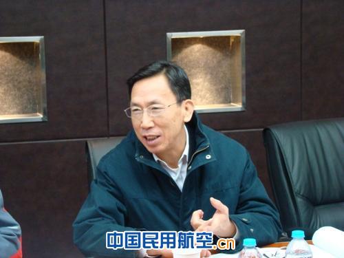 民航局机场司司长覃章高视察指导西安区管中心