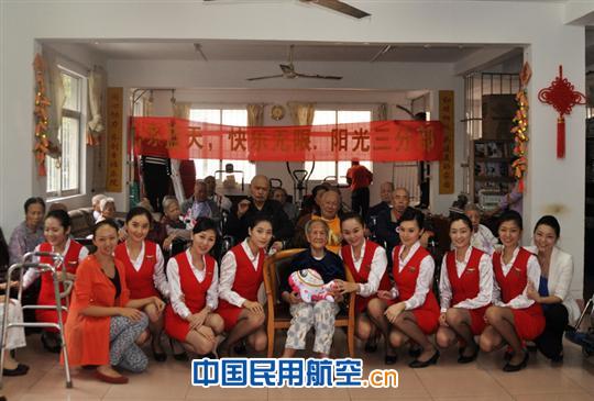 深航客舱部两舱乘务员支部走进深圳敬夕阳颐养院