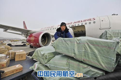 双节将至 大连机场空运海鲜再升温