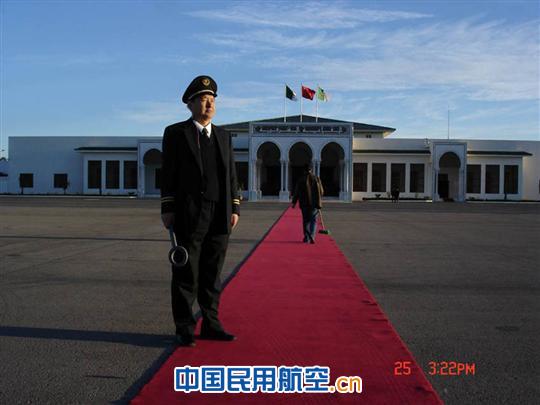老“兵”新“传”：国航地服现场指挥员贾丕贤