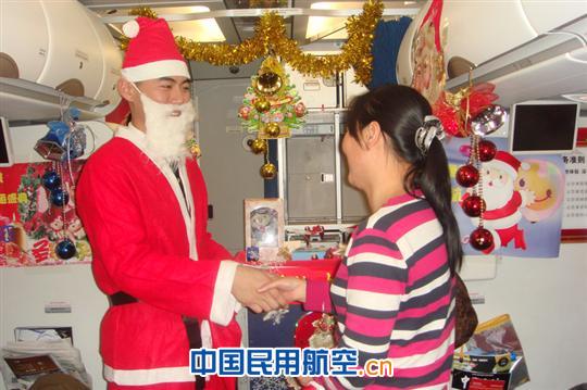 深航“开心簕杜鹃”乘务组：幸福平安夜