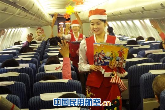 深航“开心簕杜鹃”乘务组：幸福平安夜
