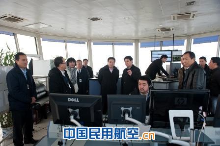 民航局党组成员、纪检组组长梁潮平慰问西南空管