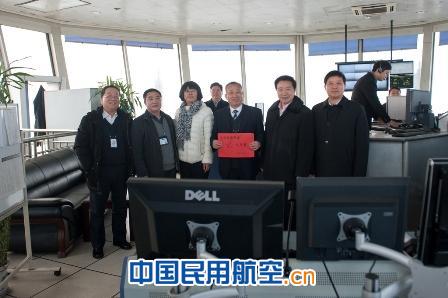 民航局党组成员、纪检组组长梁潮平慰问西南空管