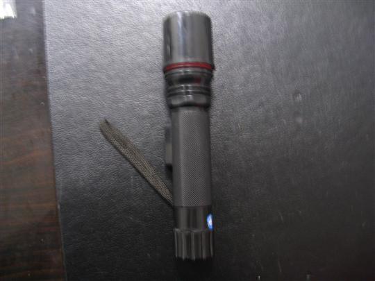 喀什机场安检站查获电击器一部