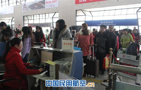 三六九往外走，年初九，南阳机场出行旅客创新高