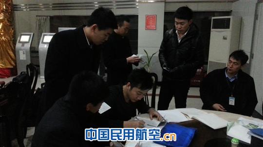 南航新疆保卫部早出港航前大检查  为两会热身