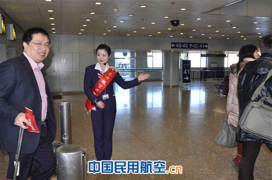 东航北京旅服部用“五心服务”诠释雷锋精神