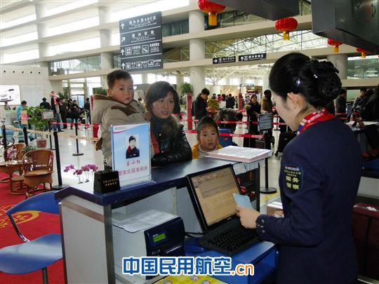 东航山东公司空地携手保障春运  情暖旅客回家路