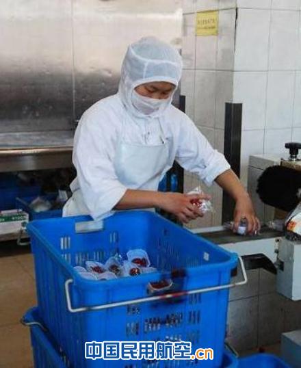 巾帼建功谱新篇  节日大家齐喝彩