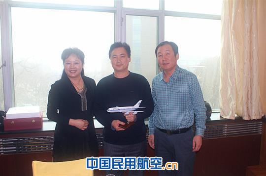 南航新疆分公司飞行部欢送退休飞行员