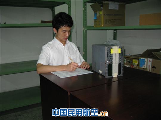 深航“我们身边的榜样”：先进个人黄琛