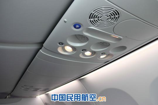 改良的侧壁板和舷窗设计为旅客营造更宽敞宁静的乘机环境 汕航第四架“天空内饰”738飞机落户潮汕机场