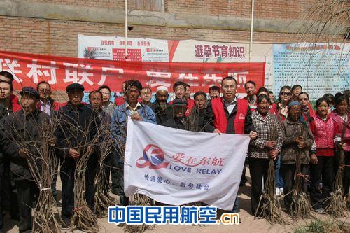 东航甘肃分公司双联助力漫路村