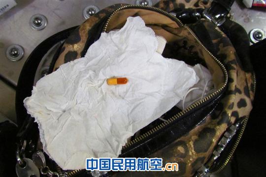 昆明机场安检站在中转交运行李中查获毒品可疑物