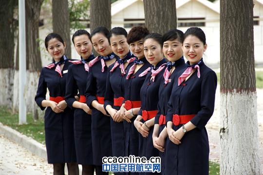 東航甘肅客艙部對新進乘務員進行崗前培訓