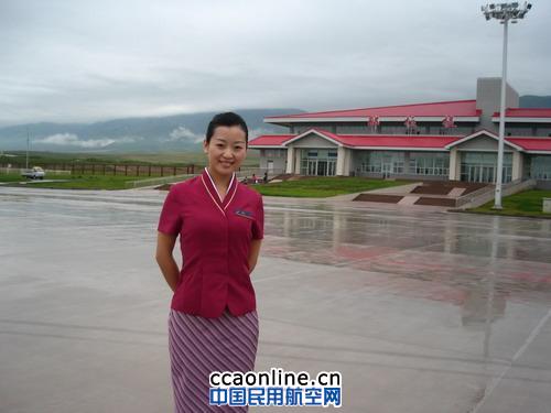 空姐胡嶙伯：客舱里的“哆啦A梦”