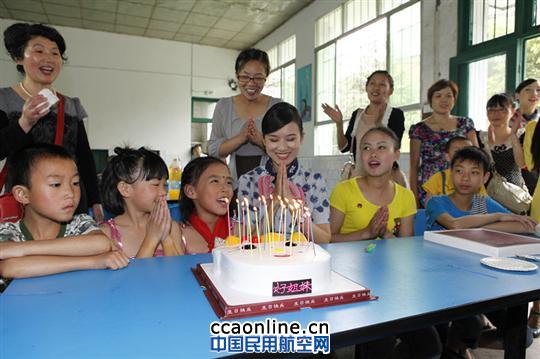 东航四川凌燕组爱心捐助安岳特殊教育学校
