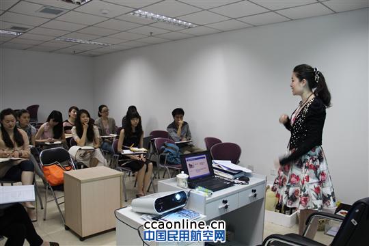东航北京客舱部开展头等舱晋级培训