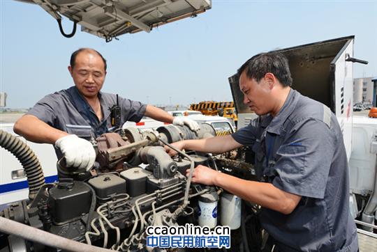 “安全生产月”特种车队在行动