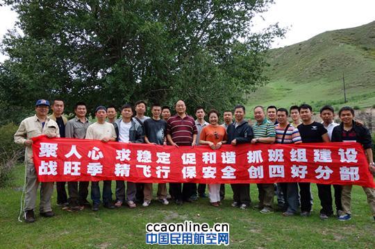 南航新疆飞行部“迎七一，战旺季”重温入党誓词