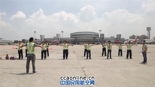 深航沈阳分部开展“争做接飞机能手”比武活动