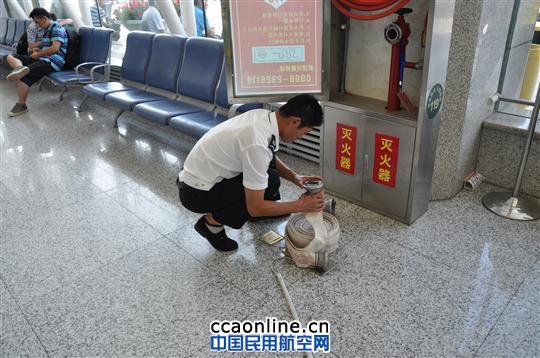 喀什机场积极开展消火栓检查维护工作