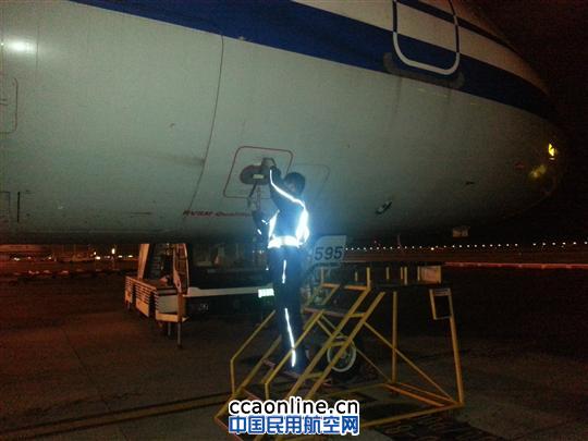 国航上海维修基地翼家班组完成专机保障