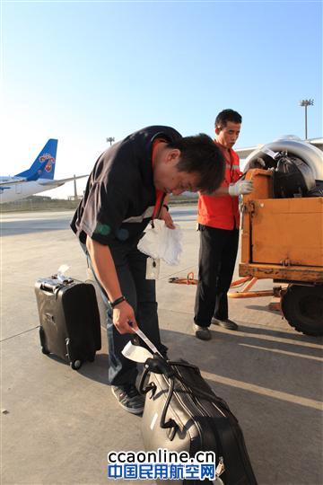 日装行李近万件 机型特点“门儿清”-航空监装员