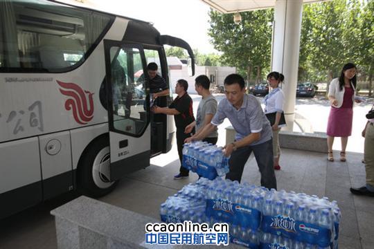 伏天酷暑送凉爽  兄弟单位传友谊