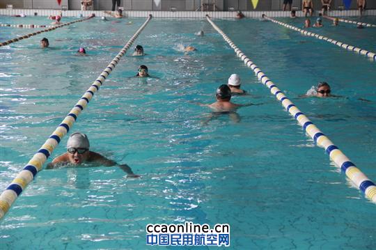 山西空管分局工会组织游泳活动