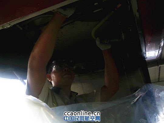 深航航线五中队成功排除一架B777液压故障