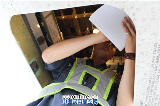 守护旺季航班 山航机务在行动