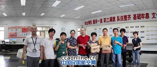 华北气象中心工会、计生办开展“送凉爽”活动