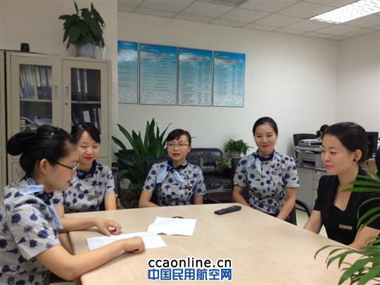 东航四川地面服务部组织团员学习共青团17大报告