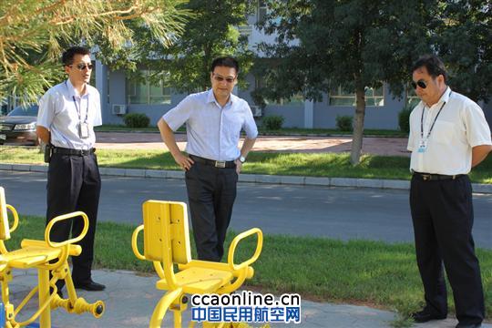 集团工会送凉爽慰问克拉玛依机场