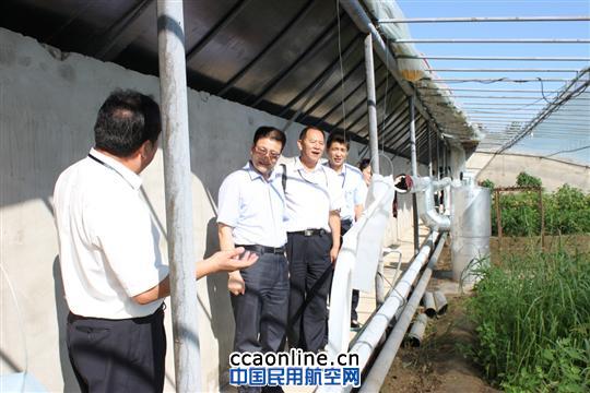 集团工会送凉爽慰问克拉玛依机场