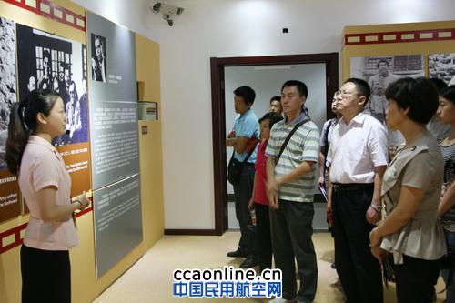 宁夏监管局组织参观“红星照耀中国”档案展