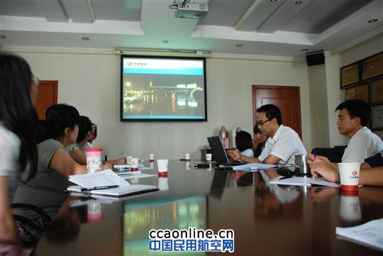 新闻写作培训小组：培育青年新闻骨干的乐土