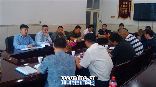南航新疆分公司飞行部携机务进行机组交流
